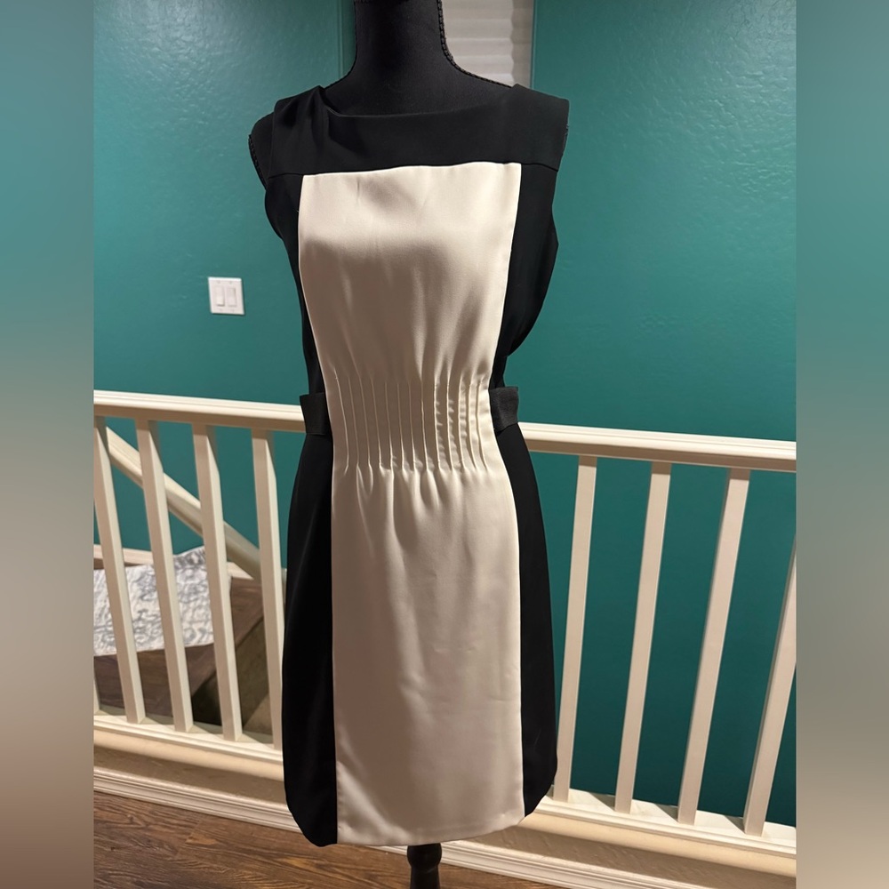 Elegant Black and White Sleeveless Dress - Josie Natori Dress Size 4